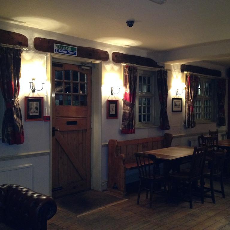 The Half Moon Inn Вокінг Екстер'єр фото